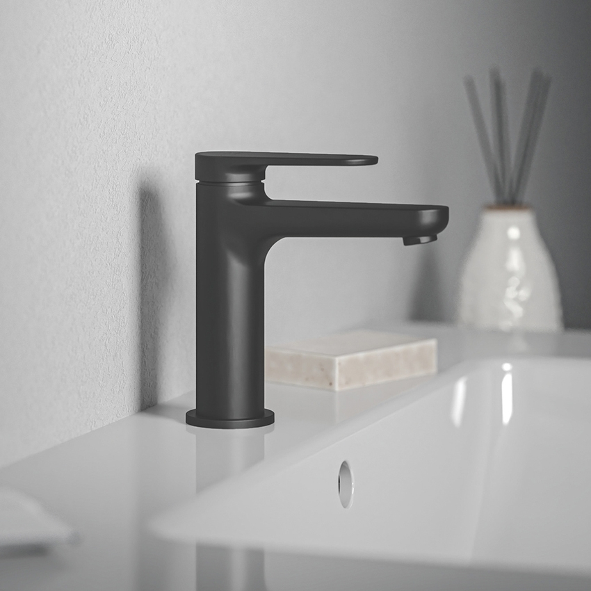 Immagine di Ideal Standard CERAFINE O miscelatore monocomando H.15 cm per lavabo, senza asta di comando e scarico piletta, sistema BlueStart, colore nero finitura opaco BD768XG