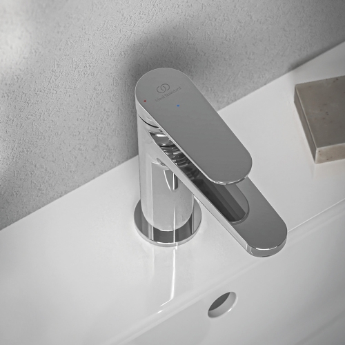 Immagine di Ideal Standard CERAFINE O miscelatore monocomando H.15 cm per lavabo, scarico piletta Click-Clack e sistema BlueStart, finitura cromo BD965AA