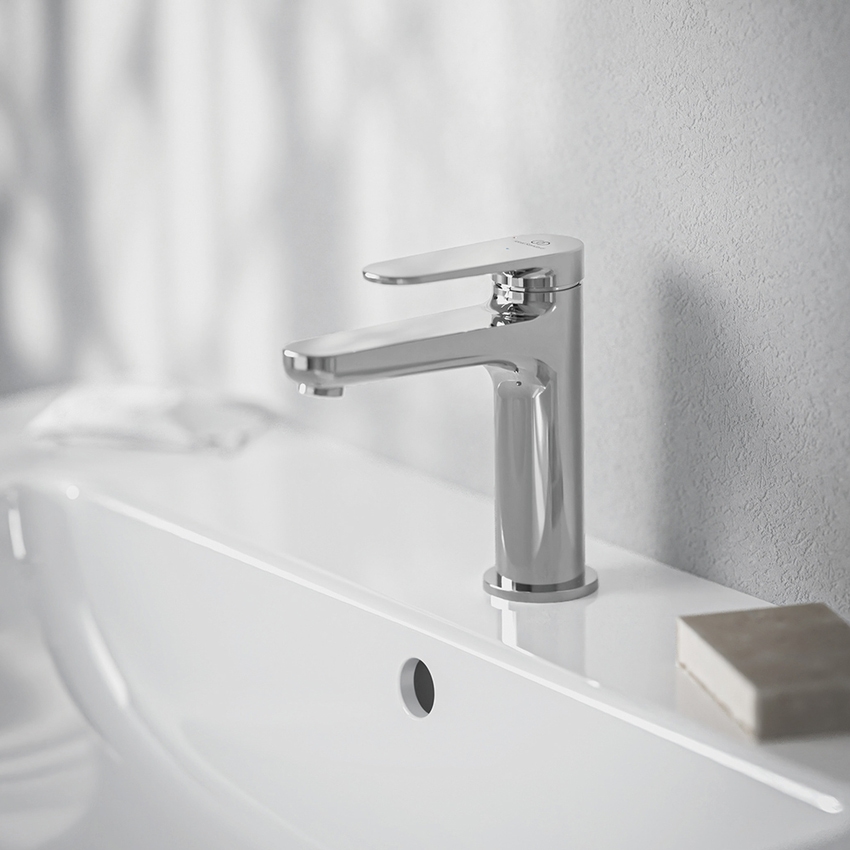 Immagine di Ideal Standard CERAFINE O miscelatore monocomando H.15 cm per lavabo, scarico piletta Click-Clack e sistema BlueStart, finitura cromo BD965AA