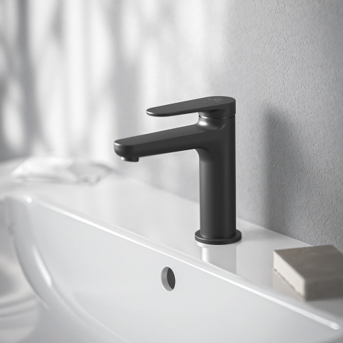 Immagine di Ideal Standard CERAFINE O miscelatore monocomando H.15 cm per lavabo, scarico piletta Click-Clack e sistema BlueStart, colore nero finitura opaco BD965XG