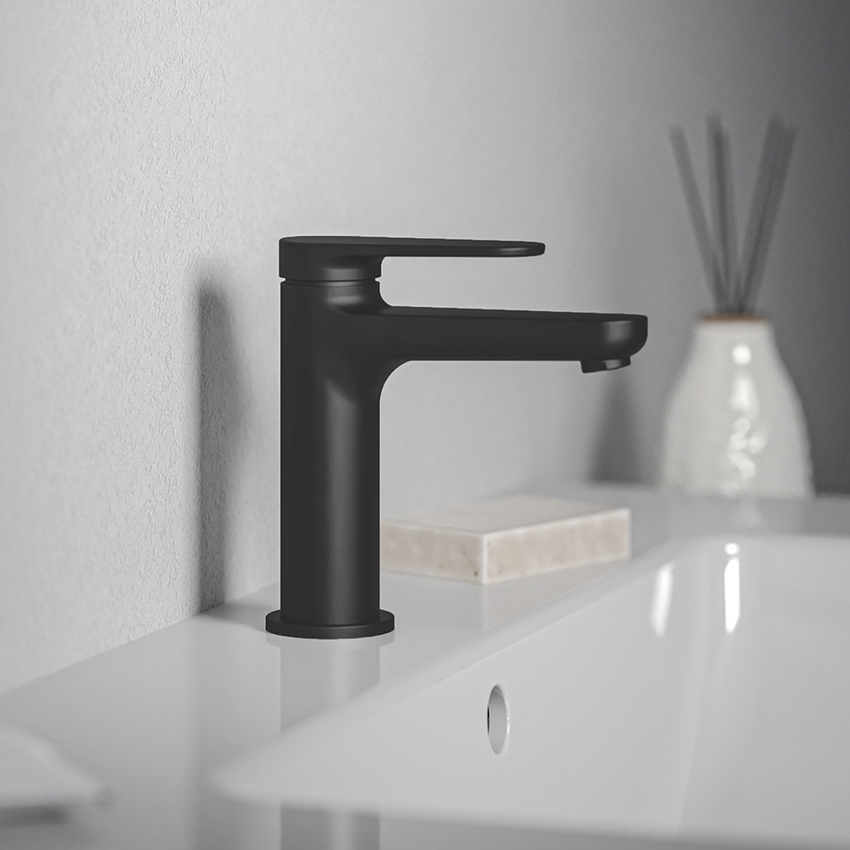 Immagine di Ideal Standard CERAFINE O miscelatore monocomando H.15 cm per lavabo, scarico piletta Click-Clack e sistema BlueStart, colore nero finitura opaco BD965XG