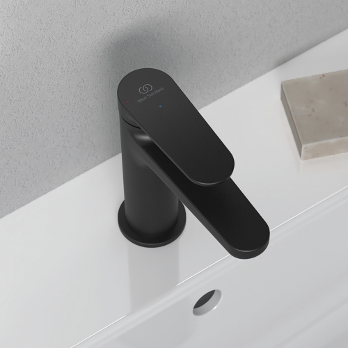 Immagine di Ideal Standard CERAFINE O miscelatore monocomando H.15 cm per lavabo, scarico piletta Click-Clack e sistema BlueStart, colore nero finitura opaco BD965XG