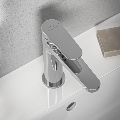 Immagine di Ideal Standard CERAFINE O miscelatore monocomando H.17 cm per lavabo, con asta di comando e scarico piletta da 1-1/4", finitura cromo BD909AA
