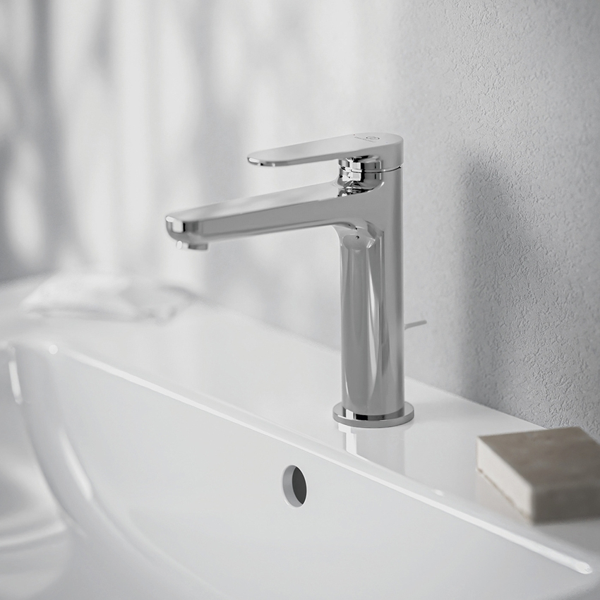 Immagine di Ideal Standard CERAFINE O miscelatore monocomando H.17 cm per lavabo, con asta di comando e scarico piletta da 1-1/4", finitura cromo BD909AA