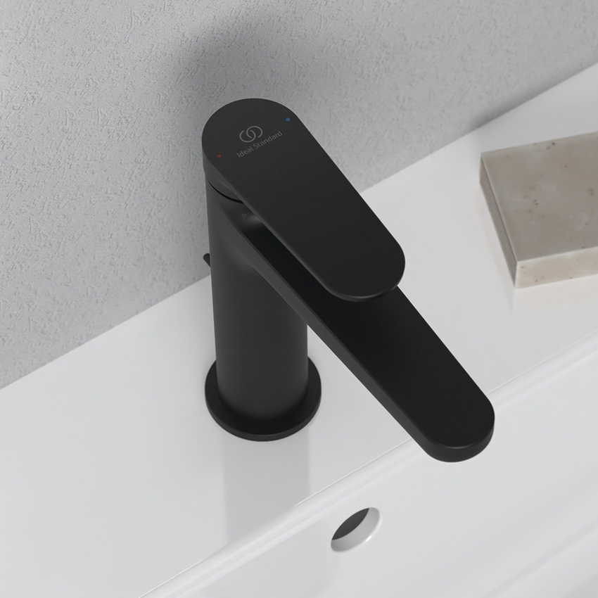 Immagine di Ideal Standard CERAFINE O miscelatore monocomando H.17 cm per lavabo, con asta di comando e scarico piletta da 1-1/4", colore nero finitura opaco BD909XG