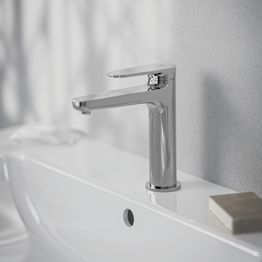 Immagine di Ideal Standard CERAFINE O miscelatore monocomando H.17 cm per lavabo, senza asta di comando e scarico piletta, con sistema BlueStart, finitura cromo BD770AA