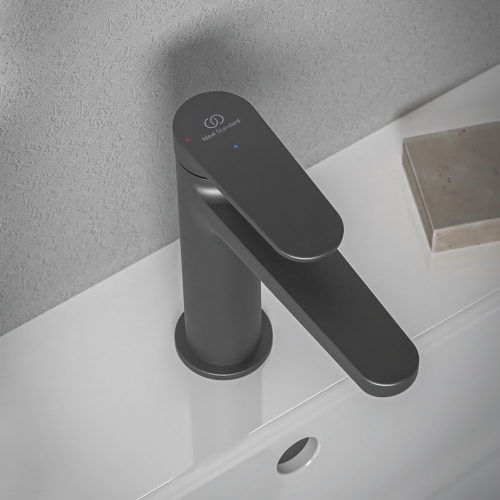 Immagine di Ideal Standard CERAFINE O miscelatore monocomando H.17 cm per lavabo, senza asta di comando e scarico piletta, con sistema BlueStart, colore nero finitura opaco BD770XG