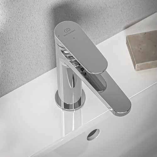 Immagine di Ideal Standard CERAFINE O miscelatore monocomando H.17 cm per lavabo, scarico piletta Click-Clack e sistema BlueStart, finitura cromo BD772AA