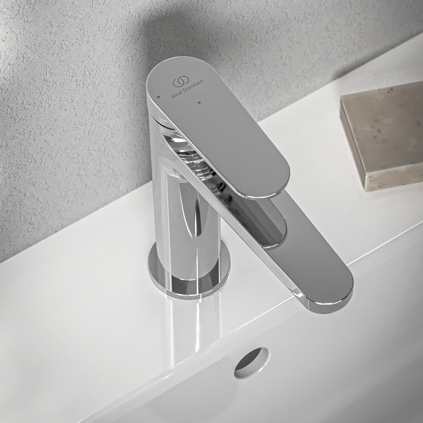 Immagine di Ideal Standard CERAFINE O miscelatore monocomando H.17 cm per lavabo, scarico piletta Click-Clack e sistema BlueStart, finitura cromo BD772AA