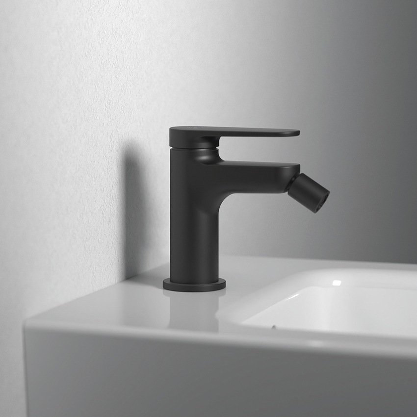 Immagine di Ideal Standard CERAFINE O miscelatore monocomando P.13 cm per bidet, scarico piletta Click-Clack, colore nero finitura opaco BD910XG