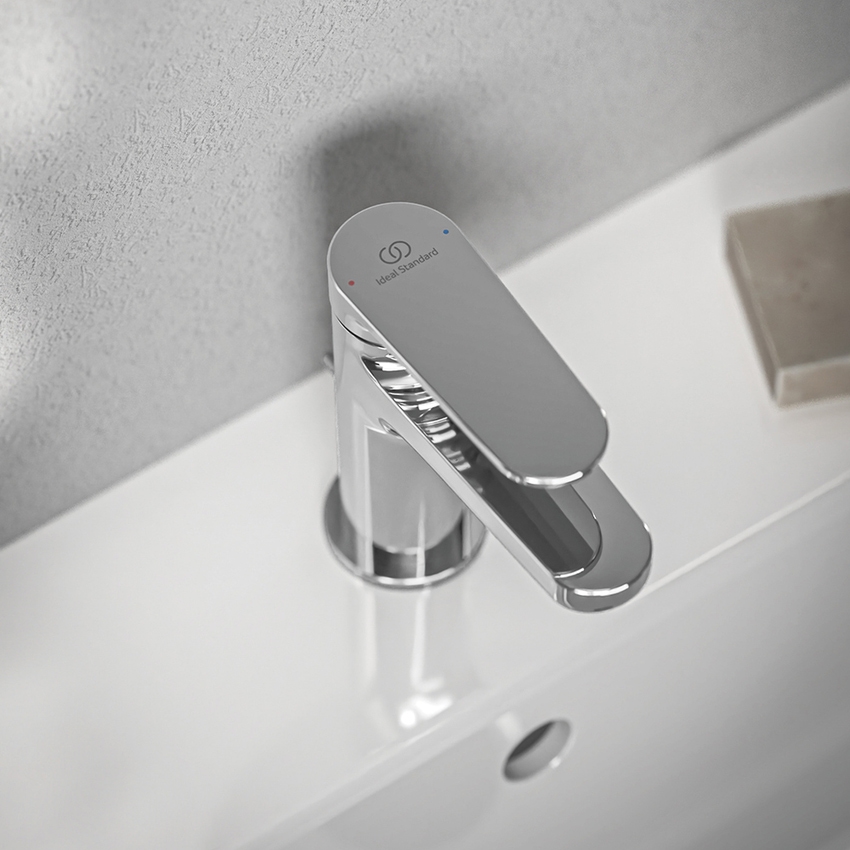 Immagine di Ideal Standard CERAFINE O miscelatore monocomando H.13 cm per lavabo, con asta di comando e scarico piletta da 1-1/4", finitura cromo BD907AA