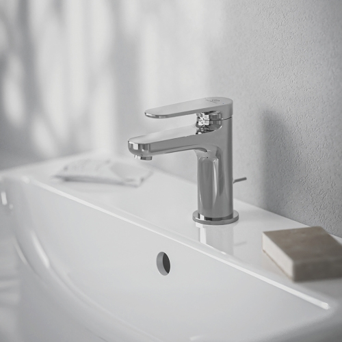 Immagine di Ideal Standard CERAFINE O miscelatore monocomando H.13 cm per lavabo, con asta di comando e scarico piletta da 1-1/4", finitura cromo BD907AA