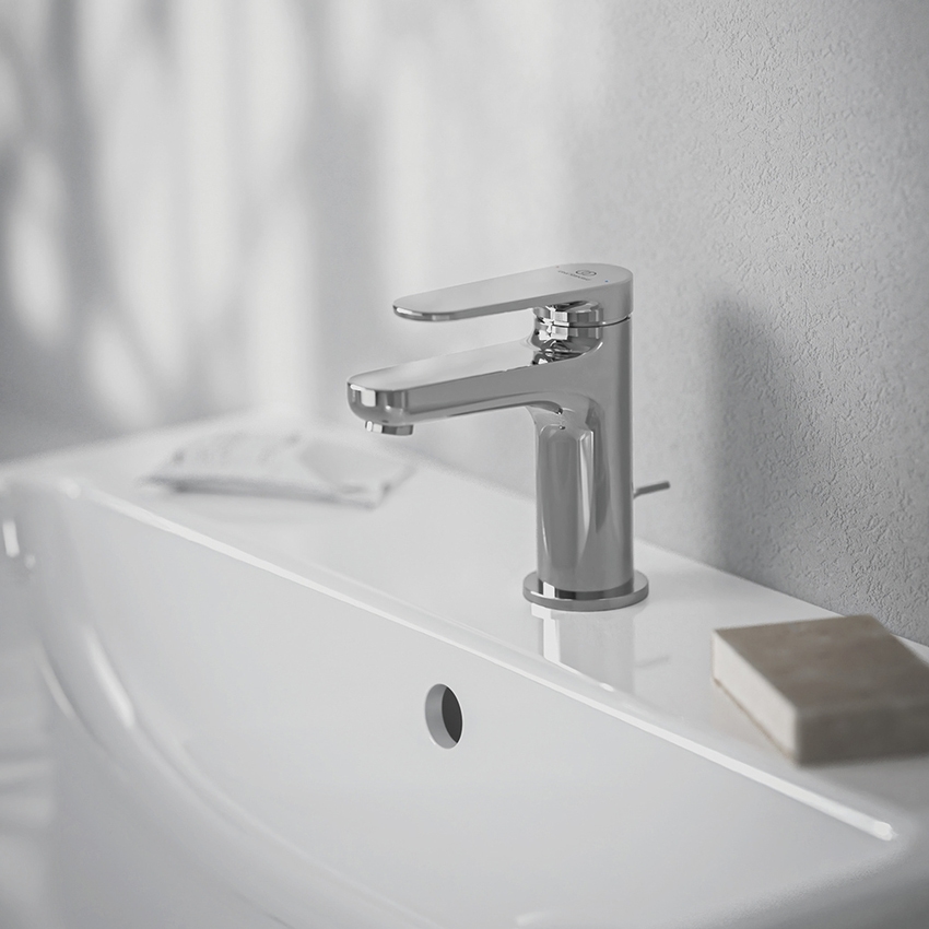 Immagine di Ideal Standard CERAFINE O miscelatore monocomando H.13 cm per lavabo, con asta di comando e scarico piletta da 1-1/4", finitura cromo BD907AA