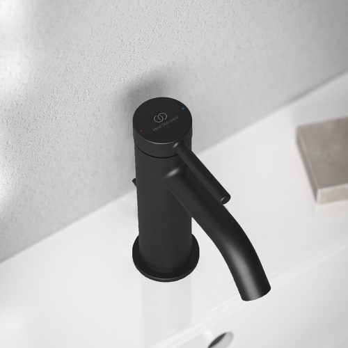 Immagine di Ideal Standard CERALINE miscelatore monocomando H.15 cm per lavabo, con asta di comando e scarico piletta da 1-1/4", colore nero finitura opaco BD846XG