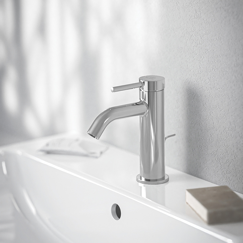 Immagine di Ideal Standard CERALINE miscelatore monocomando H.15 cm per lavabo, con asta di comando e scarico piletta da 1-1/4", con sistema BlueStart, finitura cromo BD758AA