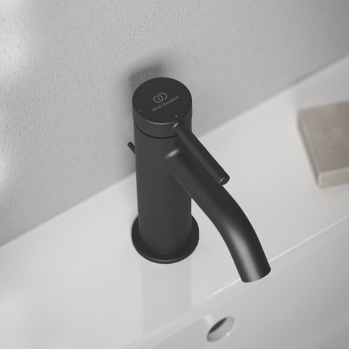 Immagine di Ideal Standard CERALINE miscelatore monocomando H.15 cm per lavabo, con asta di comando e scarico piletta da 1-1/4", con sistema BlueStart, colore nero finitura opaco BD758XG