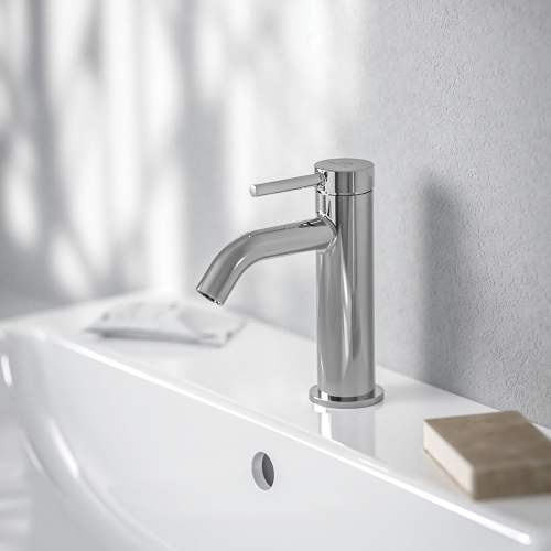Immagine di Ideal Standard CERALINE miscelatore monocomando H.15 cm per lavabo, senza asta di comando e scarico piletta, con sistema BlueStart, finitura cromo BD757AA