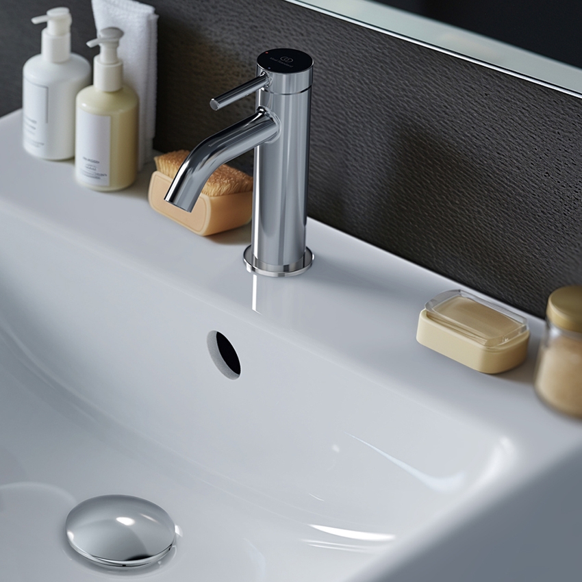Immagine di Ideal Standard CERALINE miscelatore monocomando H.15 cm per lavabo, con piletta Click-Clack, con sistema BlueStart, finitura cromo BD759AA