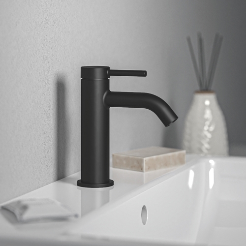 Immagine di Ideal Standard CERALINE miscelatore monocomando H.15 cm per lavabo, con piletta Click-Clack, con sistema BlueStart, colore nero finitura opaco BD759XG