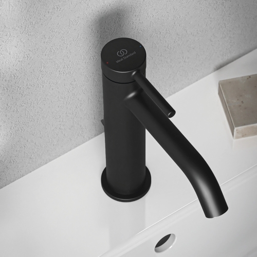 Immagine di Ideal Standard CERALINE miscelatore monocomando H.19 cm per lavabo, con asta di comando e scarico piletta da 1-1/4", colore nero finitura opaco BD847XG