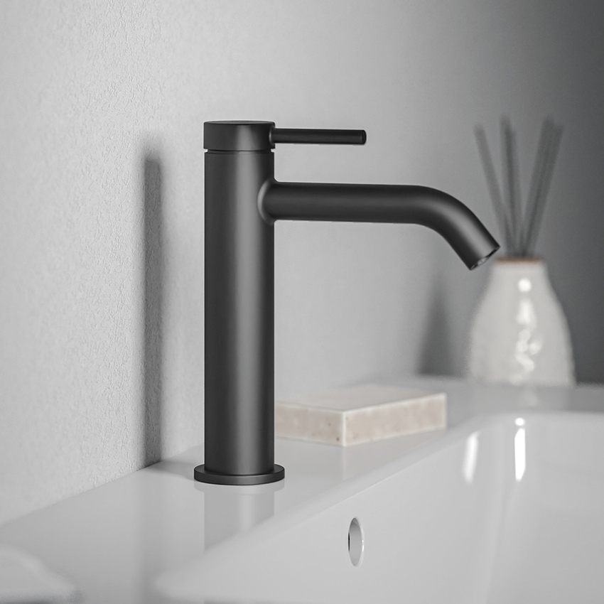 Immagine di Ideal Standard CERALINE miscelatore monocomando H.19 cm per lavabo, senza asta di comando e scarico piletta, con sistema BlueStart, colore nero finitura opaco BD760XG