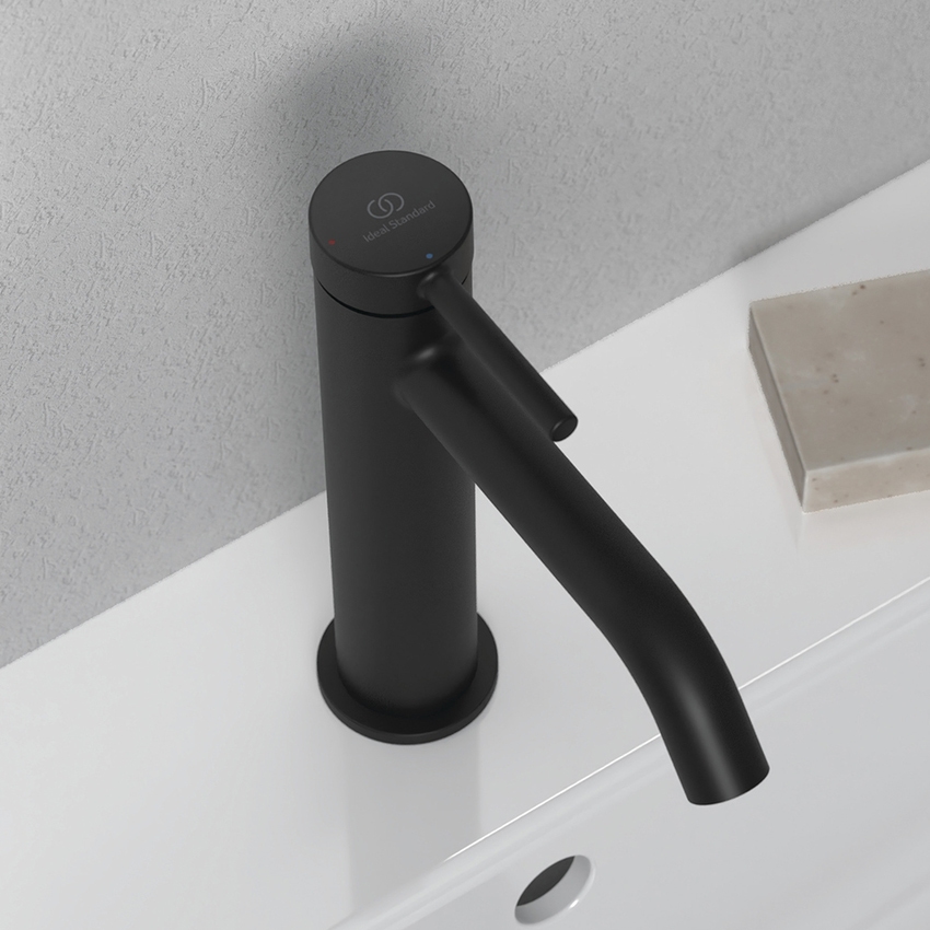 Immagine di Ideal Standard CERALINE miscelatore monocomando H.19 cm per lavabo, con piletta Click-Clack, con sistema BlueStart, colore nero finitura opaco BD959XG