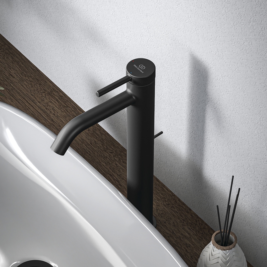 Immagine di Ideal Standard CERALINE miscelatore monocomando H.31 cm per lavabo, con asta di comando e scarico piletta da 1-1/4", con sistema BlueStart, colore nero finitura opaco BD763XG