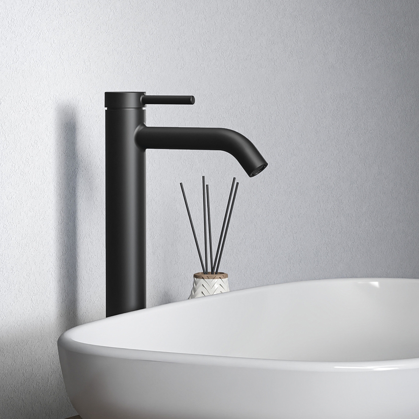 Immagine di Ideal Standard CERALINE miscelatore monocomando H.31 cm per lavabo, senza asta di comando e scarico piletta, con sistema BlueStart, colore nero finitura opaco BD762XG