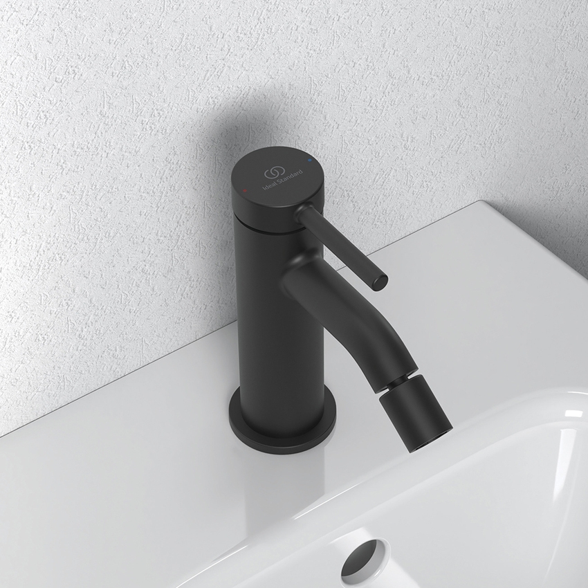 Immagine di Ideal Standard CERALINE miscelatore monocomando H.14 cm per bidet, con piletta Click-Clack, colore nero finitura opaco BD849XG