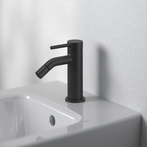 Immagine di Ideal Standard CERALINE miscelatore monocomando H.14 cm per bidet, con piletta Click-Clack, colore nero finitura opaco BD849XG