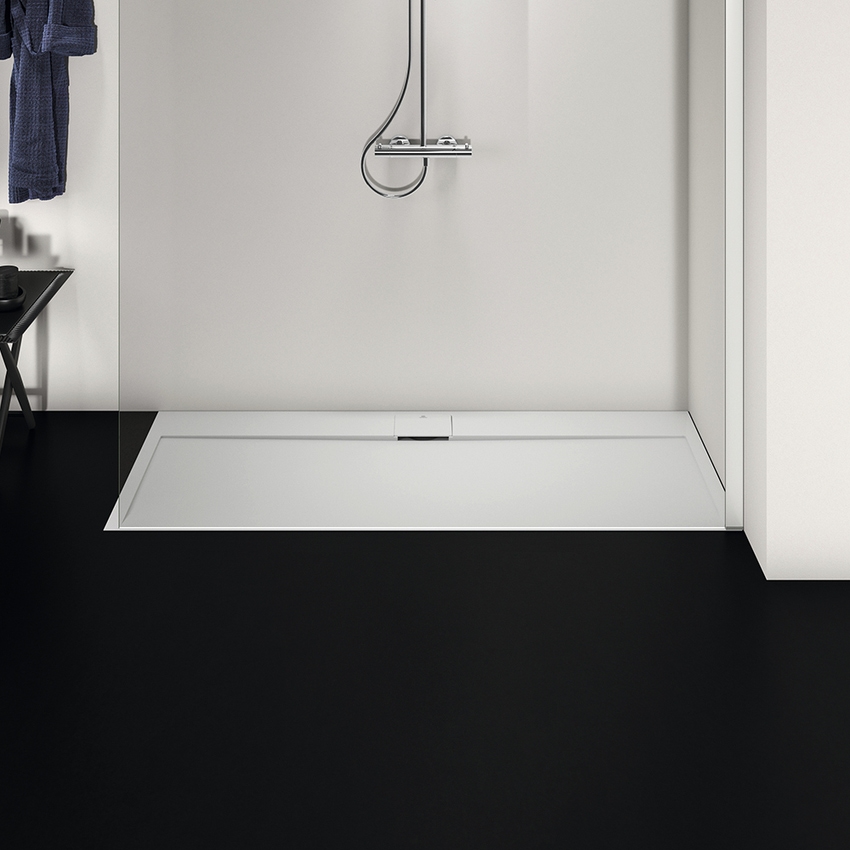 Immagine di Ideal Standard ULTRA FLAT S I.LIFE piatto doccia rettangolare L.170 P.70 cm, antiscivolo e con scarico nascosto sul lato lungo, in IdealSolid+, effetto pietra, colore bianco finitura opaco T5244FR