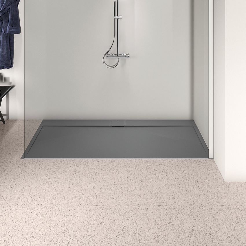Immagine di Ideal Standard ULTRA FLAT S I.LIFE piatto doccia rettangolare L.200 P.90 cm, antiscivolo e con scarico nascosto sul lato lungo, in IdealSolid+, effetto pietra, colore grigio cemento finitura opaco T5243FS