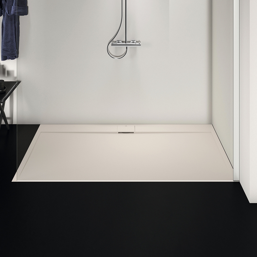 Immagine di Ideal Standard ULTRA FLAT S I.LIFE piatto doccia rettangolare L.180 P.90 cm, antiscivolo e con scarico nascosto sul lato lungo, in IdealSolid+, effetto pietra, colore sabbia finitura opaco T5230FT