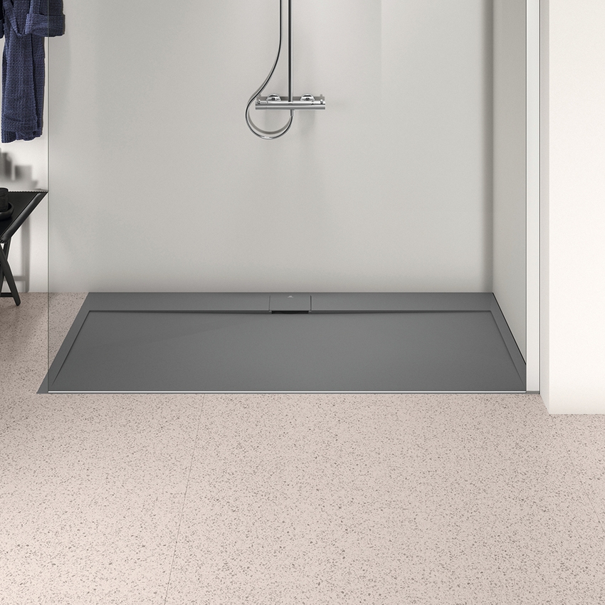 Immagine di Ideal Standard ULTRA FLAT S I.LIFE piatto doccia rettangolare L.180 P.80 cm, antiscivolo e con scarico nascosto sul lato lungo, in IdealSolid+, effetto pietra, colore grigio cemento finitura opaco T5236FS