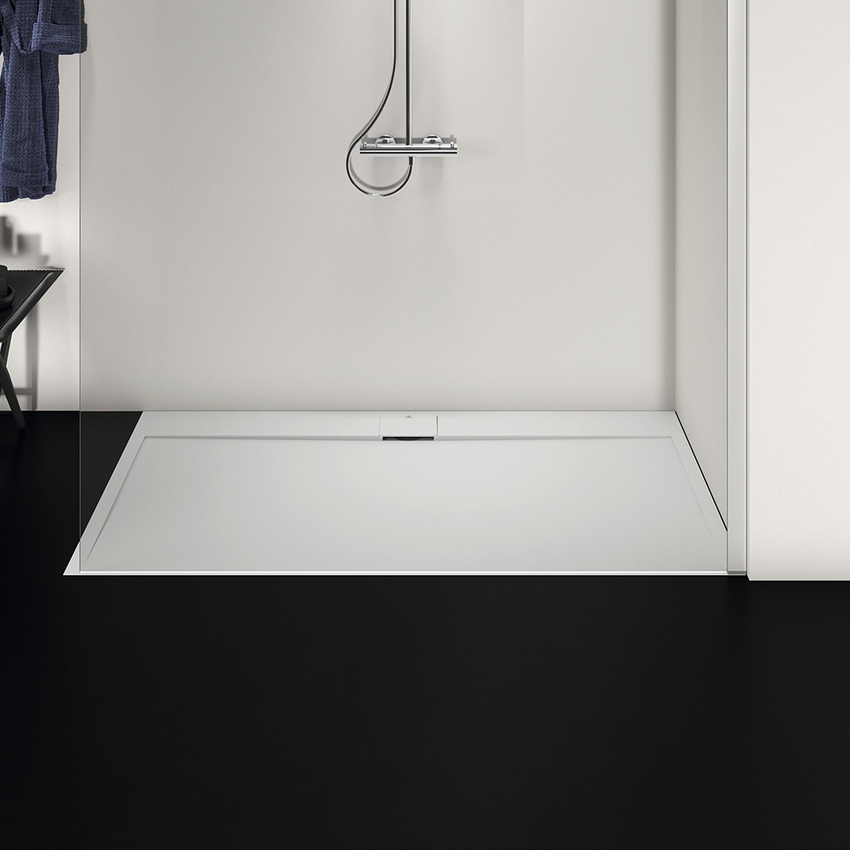 Immagine di Ideal Standard ULTRA FLAT S I.LIFE piatto doccia rettangolare L.170 P.90 cm, antiscivolo e con scarico nascosto sul lato lungo, in IdealSolid+, effetto pietra, colore bianco finitura opaco T5239FR