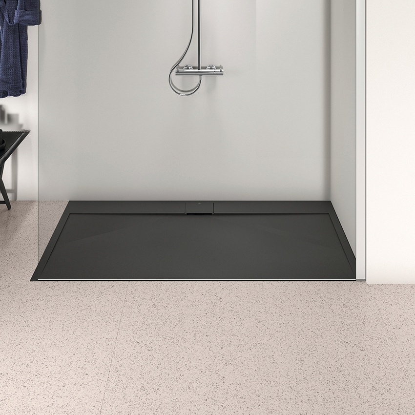 Immagine di Ideal Standard ULTRA FLAT S I.LIFE piatto doccia rettangolare L.170 P.90 cm, antiscivolo e con scarico nascosto sul lato lungo, in IdealSolid+, effetto pietra, colore nero finitura opaco T5239FV