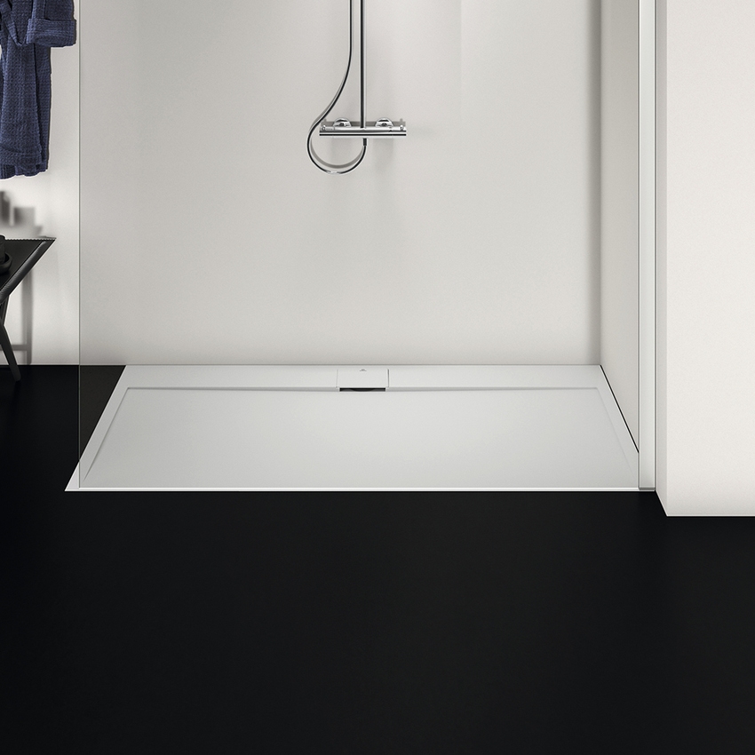 Immagine di Ideal Standard ULTRA FLAT S I.LIFE piatto doccia rettangolare L.170 P.80 cm, antiscivolo e con scarico nascosto sul lato lungo, in IdealSolid+, effetto pietra, colore bianco finitura opaco T5238FR