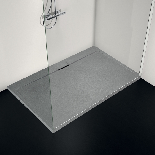 Immagine di Ideal Standard ULTRA FLAT S I.LIFE piatto doccia rettangolare L.170 P.80 cm, antiscivolo e con scarico nascosto sul lato lungo, in IdealSolid+, effetto pietra, colore grigio cemento finitura opaco T5238FS