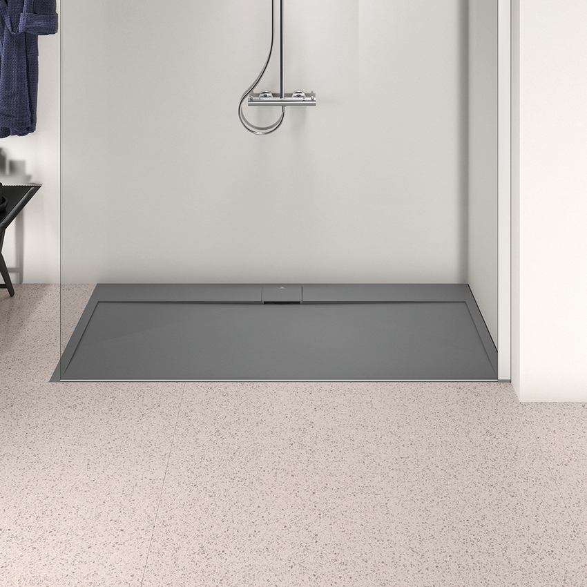 Immagine di Ideal Standard ULTRA FLAT S I.LIFE piatto doccia rettangolare L.170 P.80 cm, antiscivolo e con scarico nascosto sul lato lungo, in IdealSolid+, effetto pietra, colore grigio cemento finitura opaco T5238FS