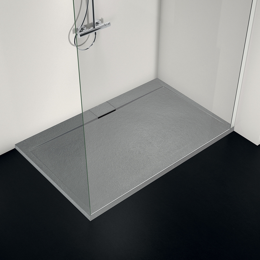 Immagine di Ideal Standard ULTRA FLAT S I.LIFE piatto doccia rettangolare L.160 P.100 cm, antiscivolo e con scarico nascosto sul lato lungo, in IdealSolid+, effetto pietra, colore grigio cemento finitura opaco T5232FS