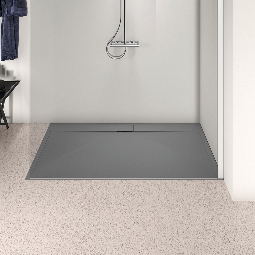 Immagine di Ideal Standard ULTRA FLAT S I.LIFE piatto doccia rettangolare L.140 P.90 cm, antiscivolo e con scarico nascosto sul lato lungo, in IdealSolid+, effetto pietra, colore grigio cemento finitura opaco T5222FS