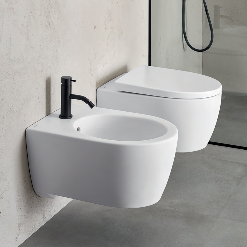 Immagine di Geberit ICON set sanitari sospesi, vaso RIMFREE, con sedile a chiusura ammortizzata, bidet monoforo con troppopieno, colore bianco finitura lucido 501.663.00.1-501.898.00.1