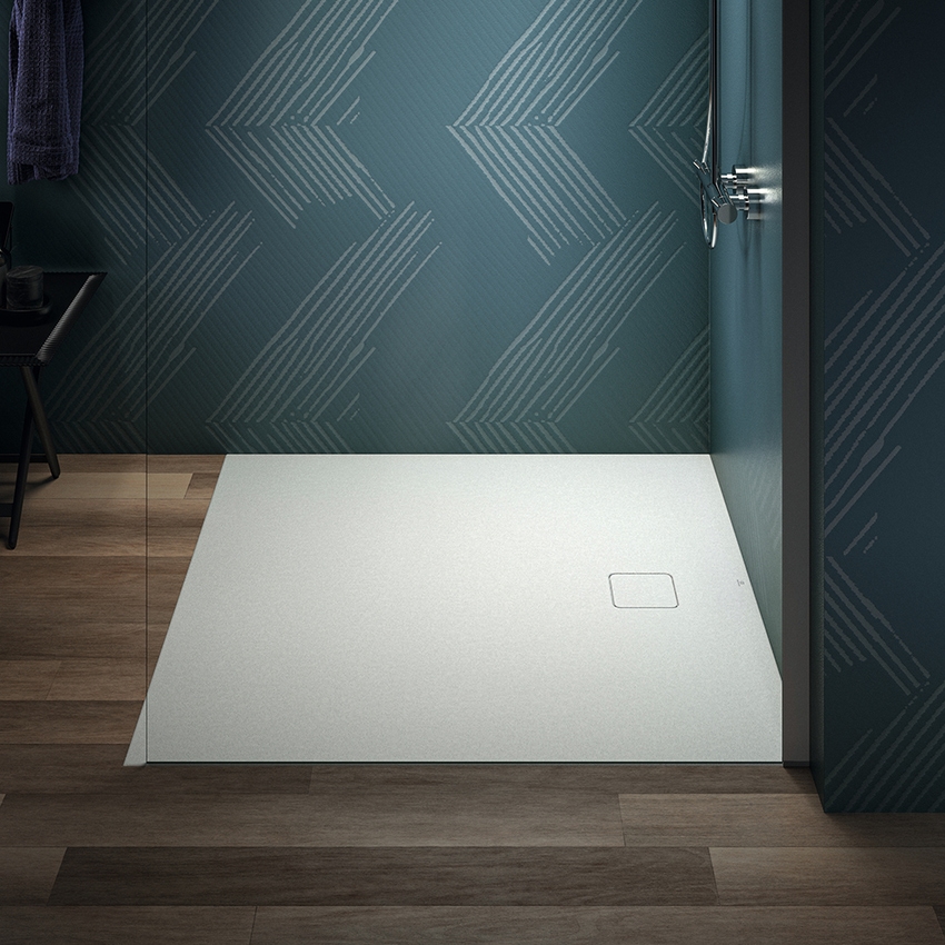 Immagine di Ideal Standard ULTRA FLAT EVO piatto doccia quadrato 120 cm, installazione sopra pavimento o filo pavimento, in StoneTech, antiscivolo, colore bianco seta finitura opaco T5531FO