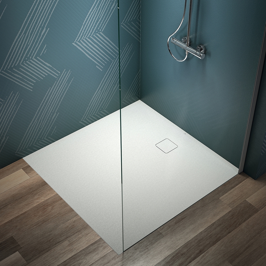Immagine di Ideal Standard ULTRA FLAT EVO piatto doccia quadrato 120 cm, installazione sopra pavimento o filo pavimento, in StoneTech, antiscivolo, colore bianco seta finitura opaco T5531FO