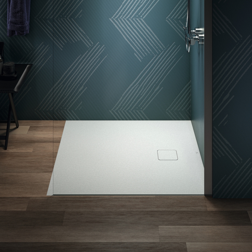 Immagine di Ideal Standard ULTRA FLAT EVO piatto doccia quadrato 100 cm, installazione sopra pavimento o filo pavimento, in StoneTech, antiscivolo, colore bianco seta finitura opaco T5424FO