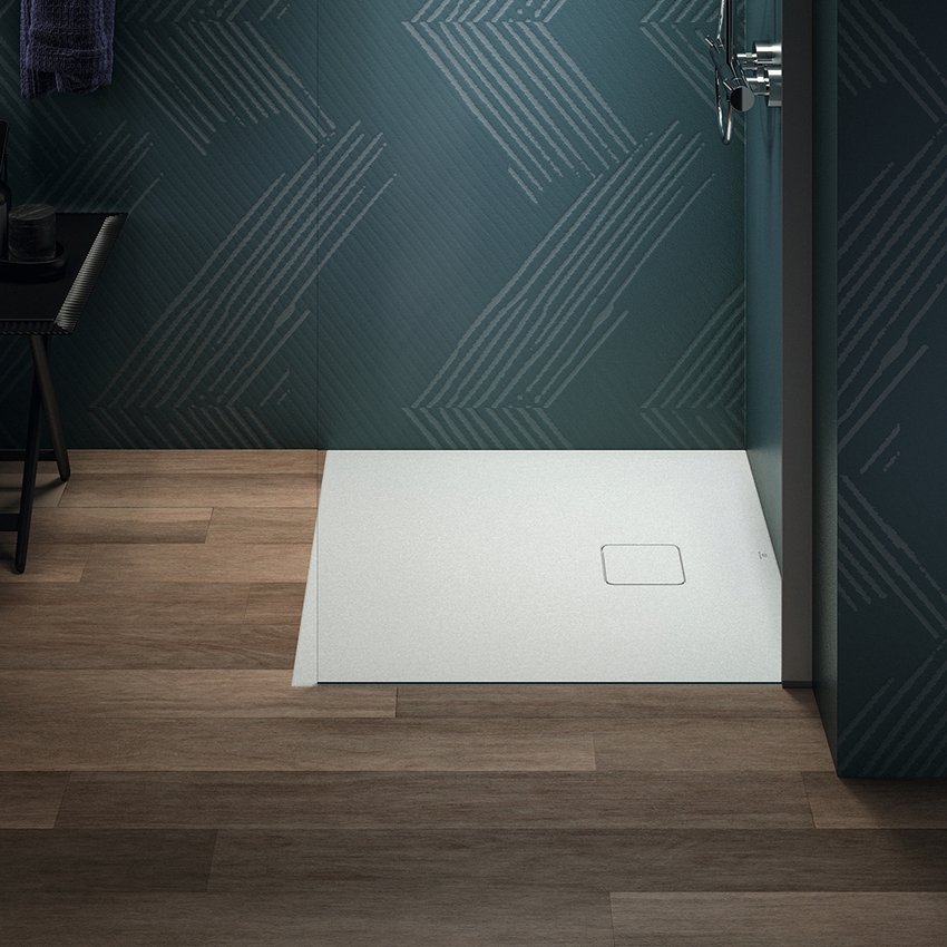 Immagine di Ideal Standard ULTRA FLAT EVO piatto doccia quadrato 80 cm, installazione sopra pavimento o filo pavimento, in StoneTech, antiscivolo, colore bianco seta finitura opaco T5426FO