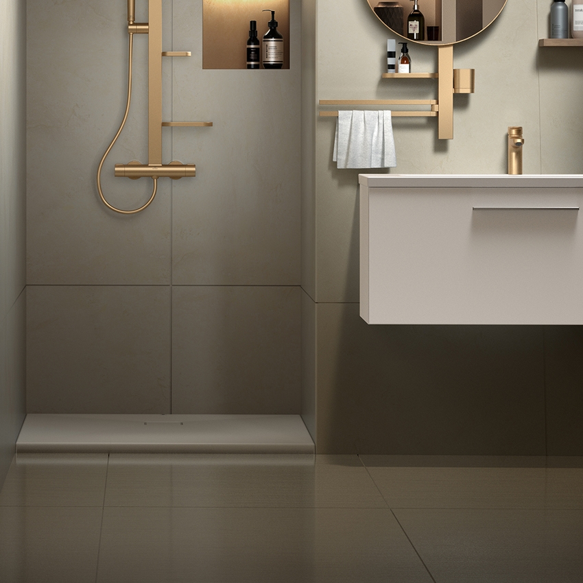 Immagine di Ideal Standard ULTRA FLAT EVO piatto doccia rettangolare L.120 P.100 cm, installazione sopra pavimento o filo pavimento, in StoneTech, antiscivolo, con scarico sul lato corto, colore bianco seta finitura opaco T5437FO