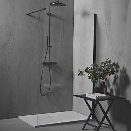 Immagine di Ideal Standard ULTRA FLAT EVO piatto doccia rettangolare L.120 P.90 cm, installazione sopra pavimento o filo pavimento, in StoneTech, antiscivolo, con scarico sul lato corto, colore bianco seta finitura opaco T5438FO