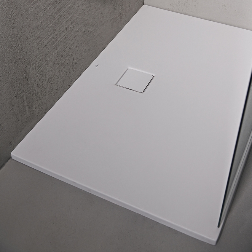 Immagine di Ideal Standard ULTRA FLAT EVO piatto doccia rettangolare L.120 P.90 cm, installazione sopra pavimento o filo pavimento, in StoneTech, antiscivolo, con scarico sul lato corto, colore bianco seta finitura opaco T5438FO