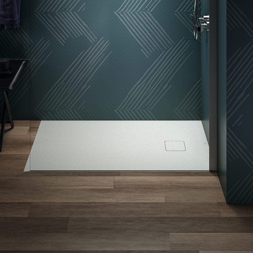 Immagine di Ideal Standard ULTRA FLAT EVO piatto doccia rettangolare L.120 P.70 cm, installazione sopra pavimento o filo pavimento, in StoneTech, antiscivolo, con scarico sul lato corto, colore bianco seta finitura opaco T5440FO